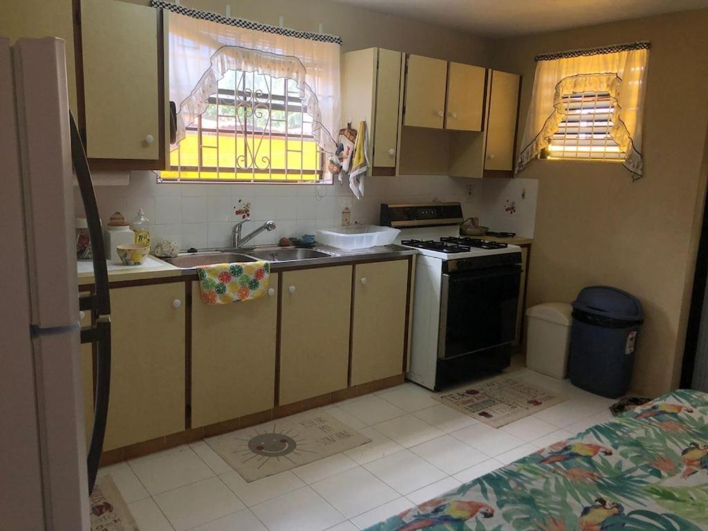 הוילה ברידג'טאון Donamae 2 Story Barbados House מראה חיצוני תמונה