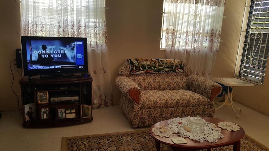 הוילה ברידג'טאון Donamae 2 Story Barbados House מראה חיצוני תמונה