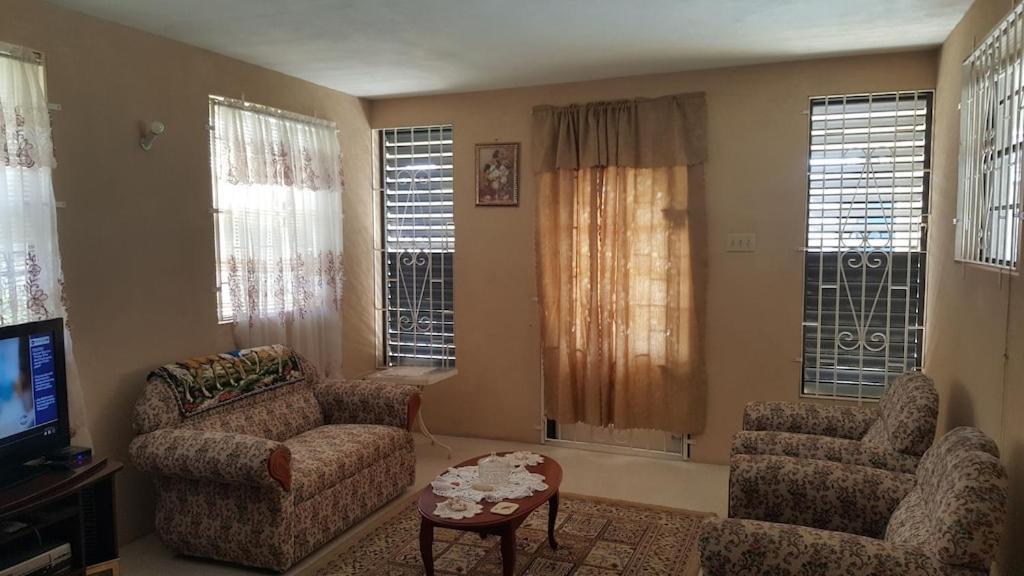 הוילה ברידג'טאון Donamae 2 Story Barbados House מראה חיצוני תמונה